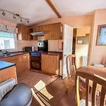 Superb Dog Friendly Caravan With Decking In Hunstanton In Norfolk Ref 13010L