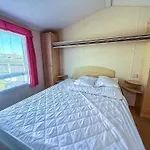 6 Berth Pet Friendly Static Caravan By Hunstanton Beach Ref 13011L