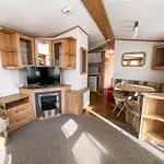 6 Berth Dog Friendly Caravan In Hunstanton In Norfolk Ref 13014L