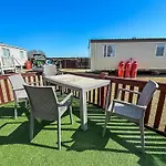 5 Berth Dog Friendly Lodge In Hunstanton By The Beach Ref 13015Rn