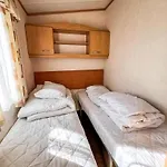 6 Berth Dog Friendly Caravan In Hunstanton In Norfolk Ref 13014L