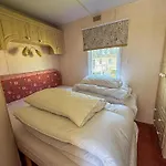 Spacious Caravan For Hire In Hunstanton At Manor Park Holiday Park Ref 23047B