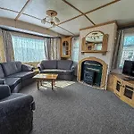 Spacious Caravan For Hire In Hunstanton At Manor Park Holiday Park Ref 23047B