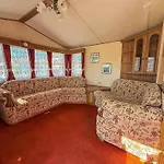 Great 6 Berth Caravan, Perfect For A Beach Holiday In Hunstanton Ref 13007L