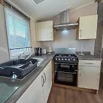 8 Berth Caravan By The Beautiful Beach Of Hunstanton In Norfolk Ref 23006W