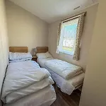 8 Berth Caravan By The Beautiful Beach Of Hunstanton In Norfolk Ref 23006W