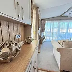 Amazing Caravan With Decking At Manor Park In Hunstanton Ref 23010Ha