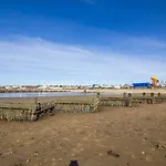 Lovely Caravan At Manor Park, Nearby Hunstanton Beach In Norfolk Ref 23029T