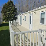 Lovely Caravan At Manor Park, Nearby Hunstanton Beach In Norfolk Ref 23029T