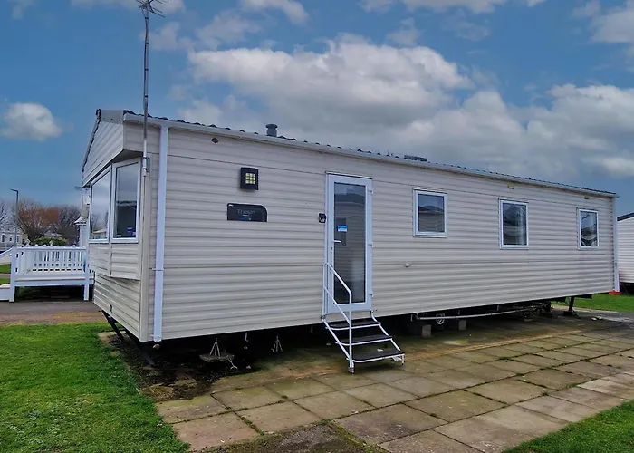 8 Berth Caravan For Hire At Manor Park Near To A Great Beach Ref 23041C