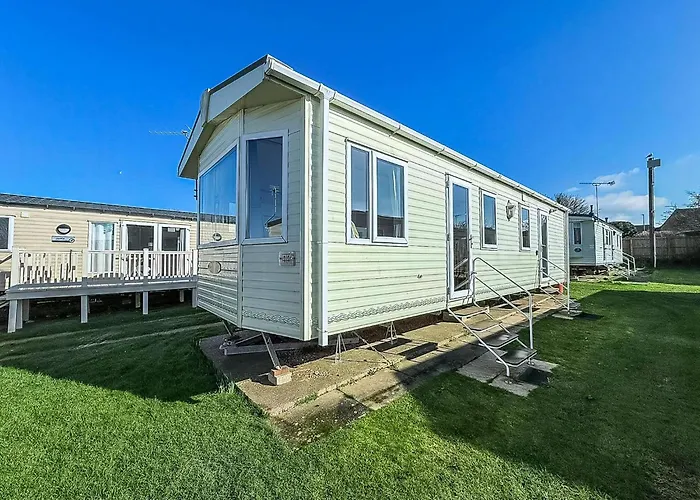 Lovely 6 Berth Caravan For Hire At Manor Park In Hunstanton Norfolk Ref 23044S