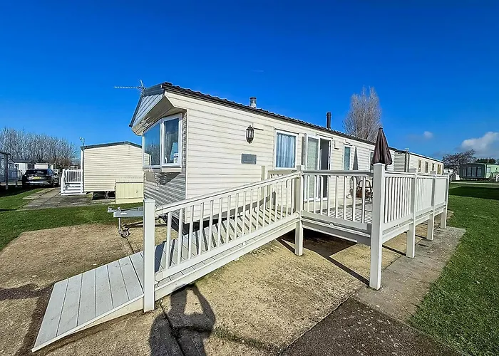 Beautiful Caravan At Manor Park Holiday Park In Hunstanton Ref 23060W