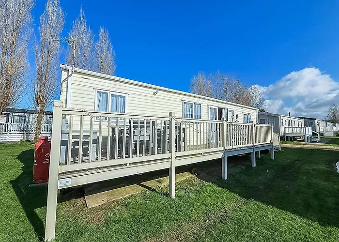 Lovely Caravan With Decking At Manor Park In Hunstanton Ref 23091T
