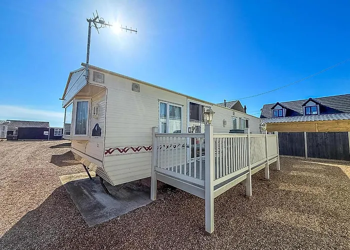 6 Berth Caravan In Hunstanton, Ideal For Seaside Holidays Ref 13004L