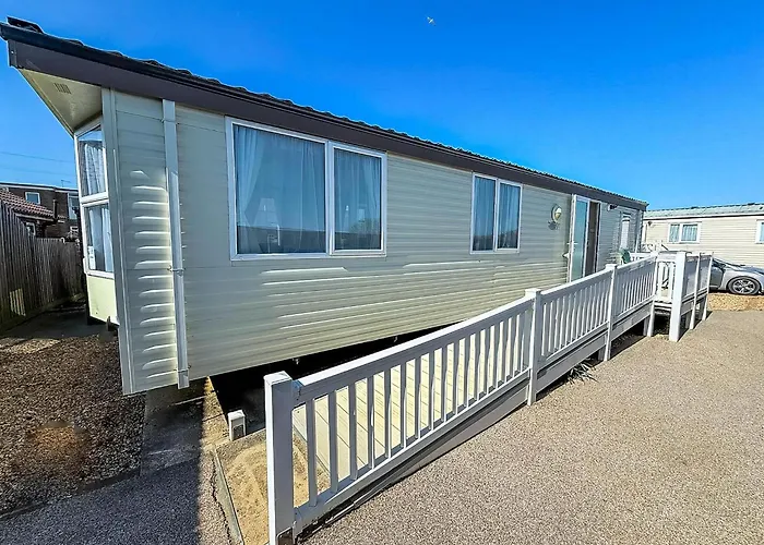 Wheelchair Friendly Caravan For Hire Norfolk Near The Beach Ref 13016L