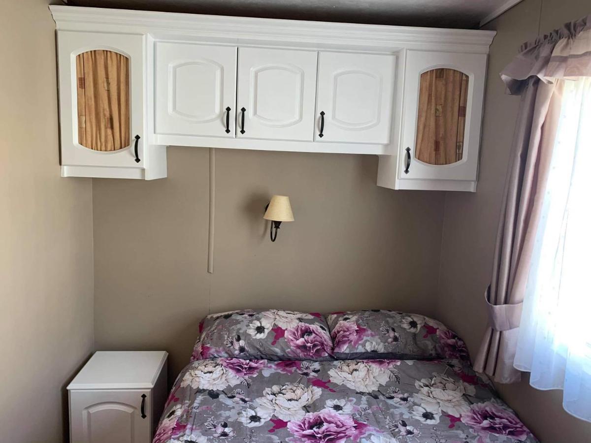 Heacham Golden Sunset Pets Go Free Linen Included Holiday home