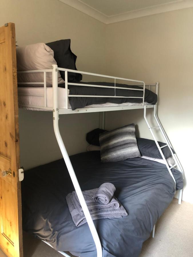 8 Victoria Avenue Holiday home *