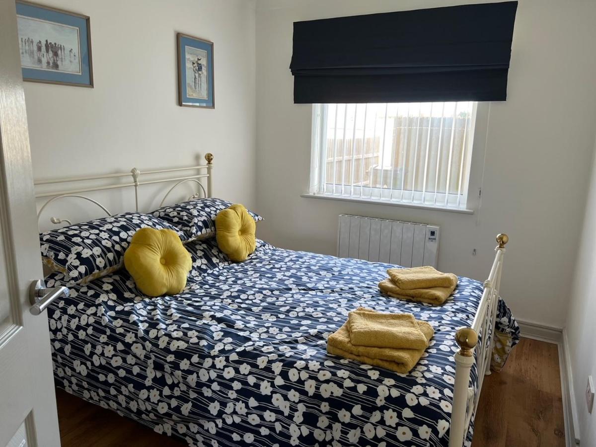 Gone To The Flat 1 *