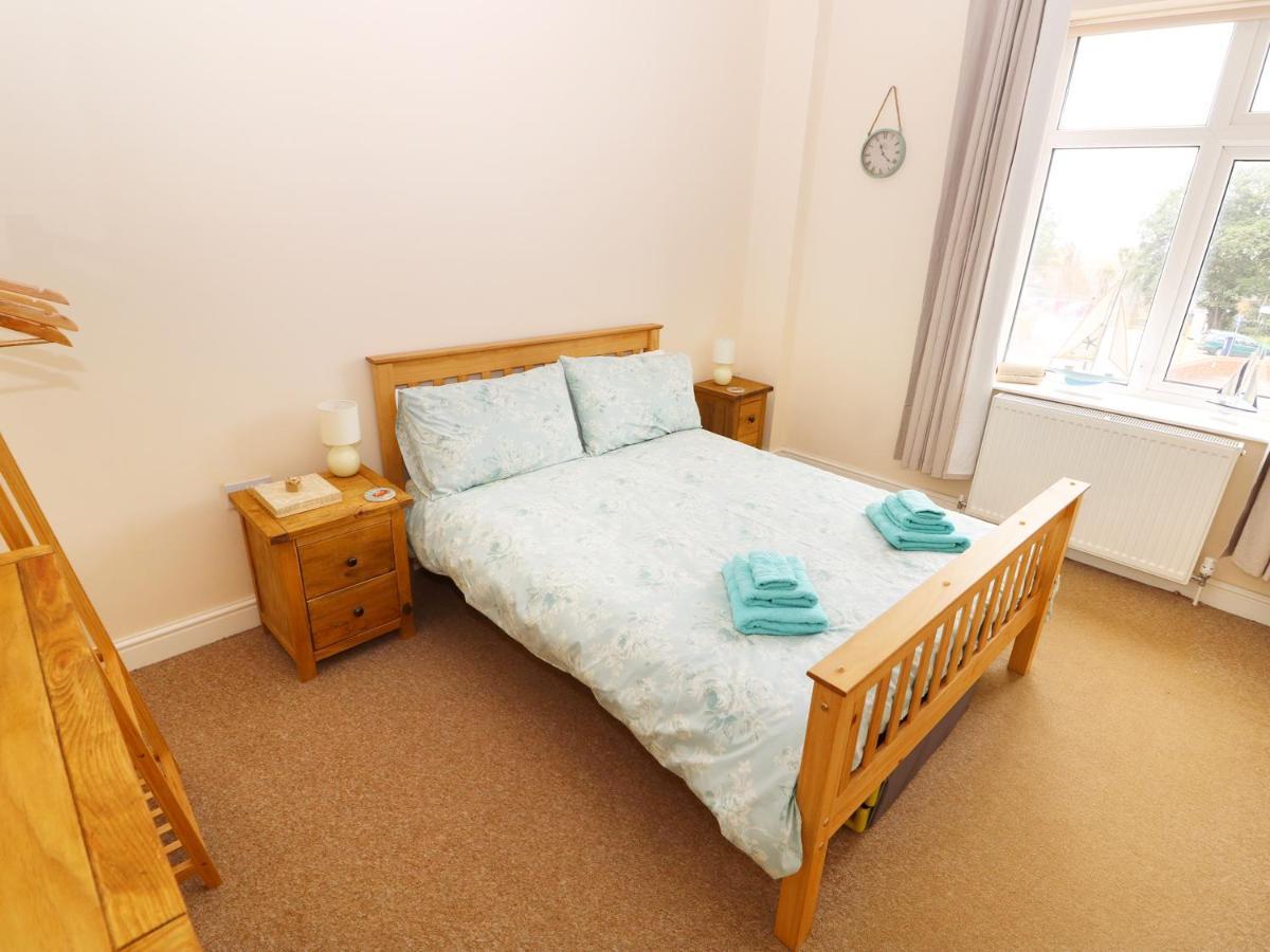 Flat 2, 4 St Edmund's Terrace Apartment