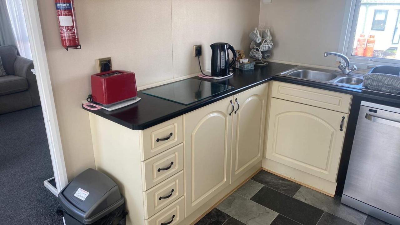 Heacham Golden Sunset Pets Go Free Linen Included Holiday home *