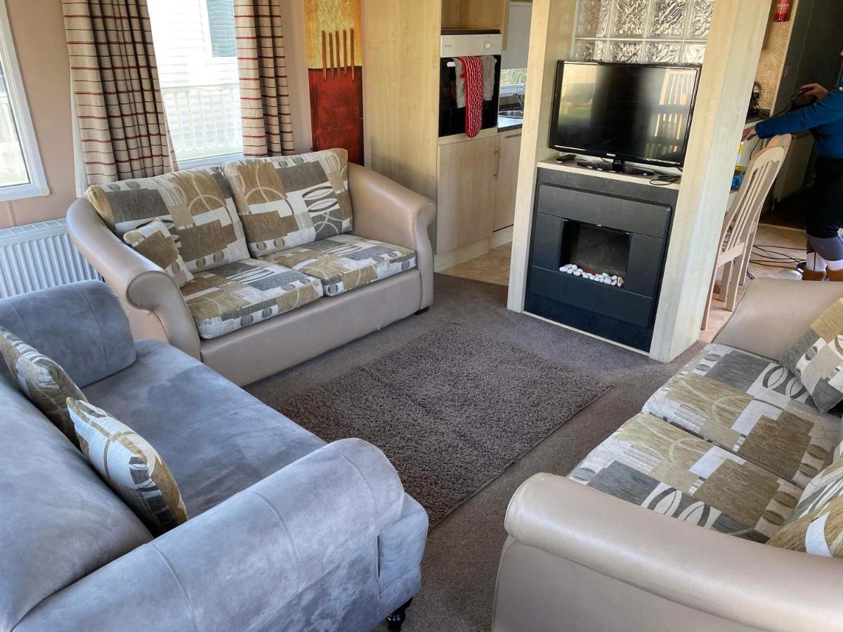 Manor Park Pets Go Free Linen Included Hunstanton