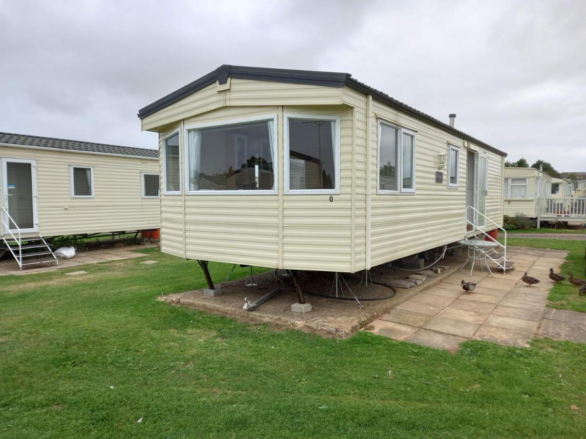 Sunny Hunny Manor Park Caravan Apartment *