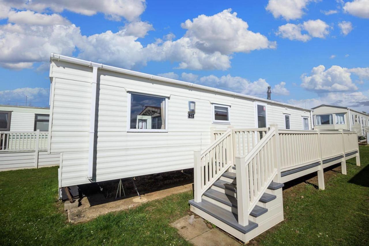 Lovely 8 Berth Caravan At A Brilliant Holiday Park, Manor Park Ref 23023t