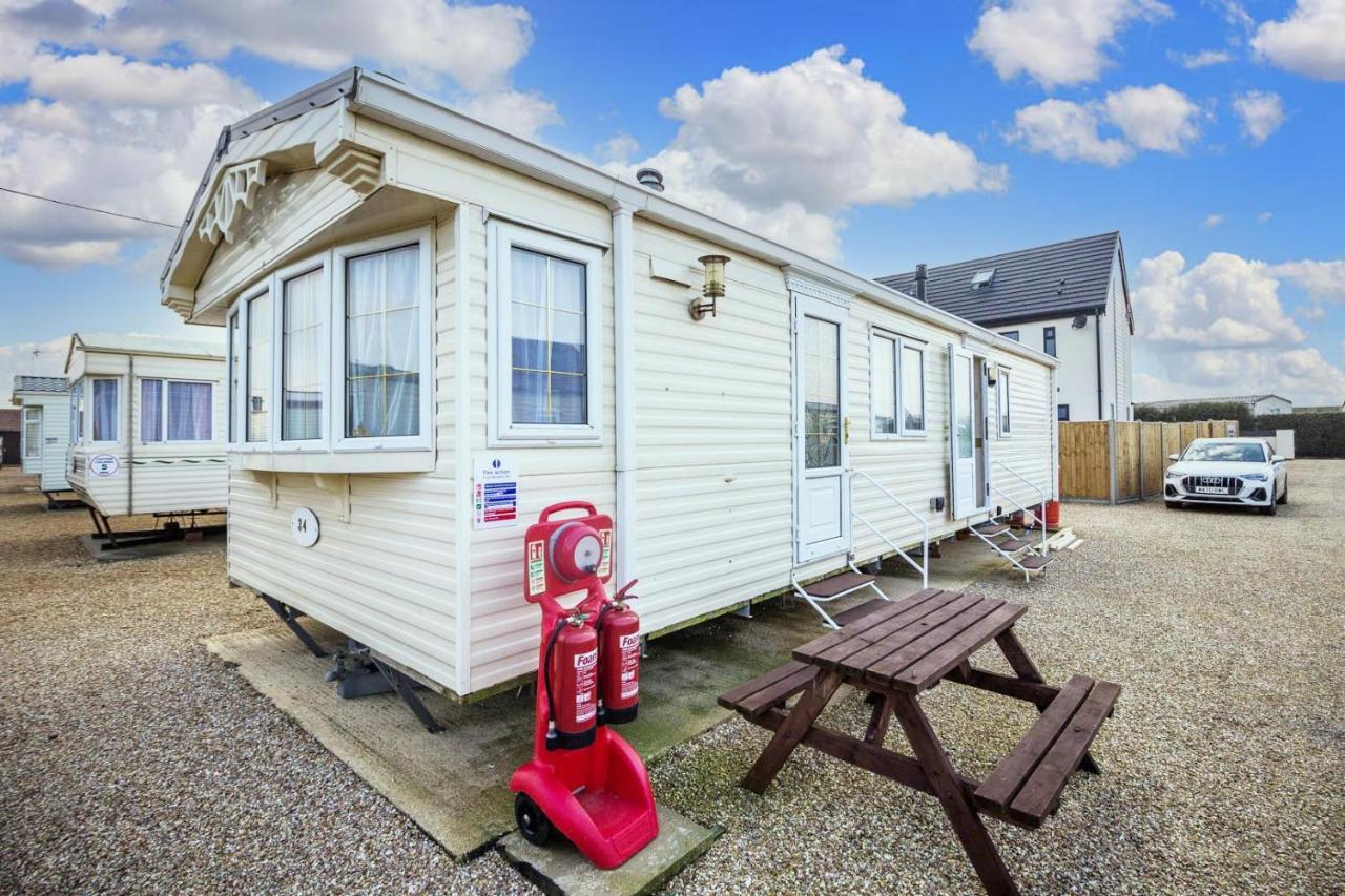 6 Berth Pet Friendly Caravan In By The Ref 13001l Campsite Hunstanton