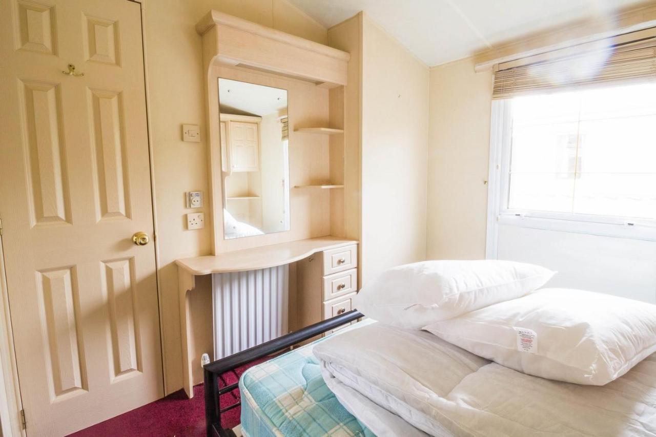 Campsite 6 Berth Pet Friendly Caravan In By The Ref 13001l *