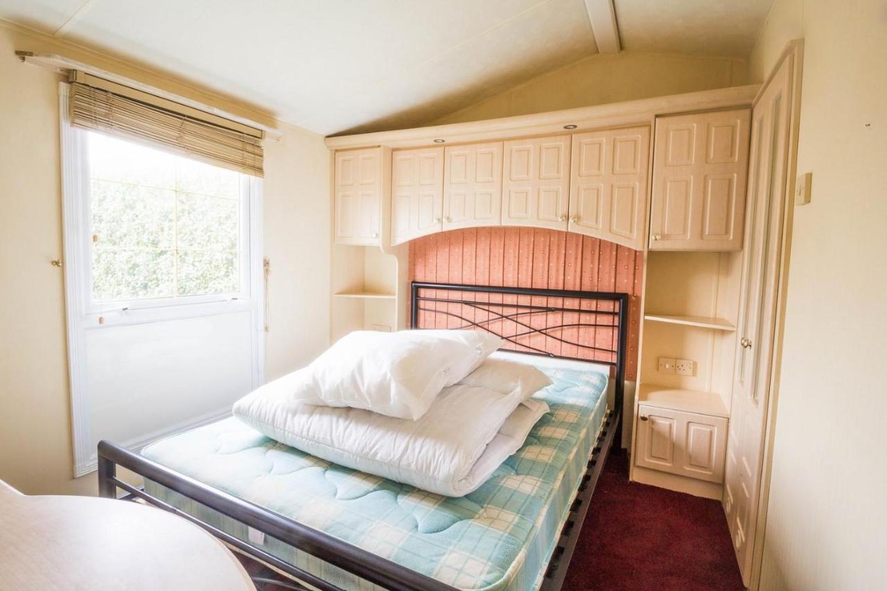 6 Berth Pet Friendly Caravan In By The Ref 13001l Campsite *