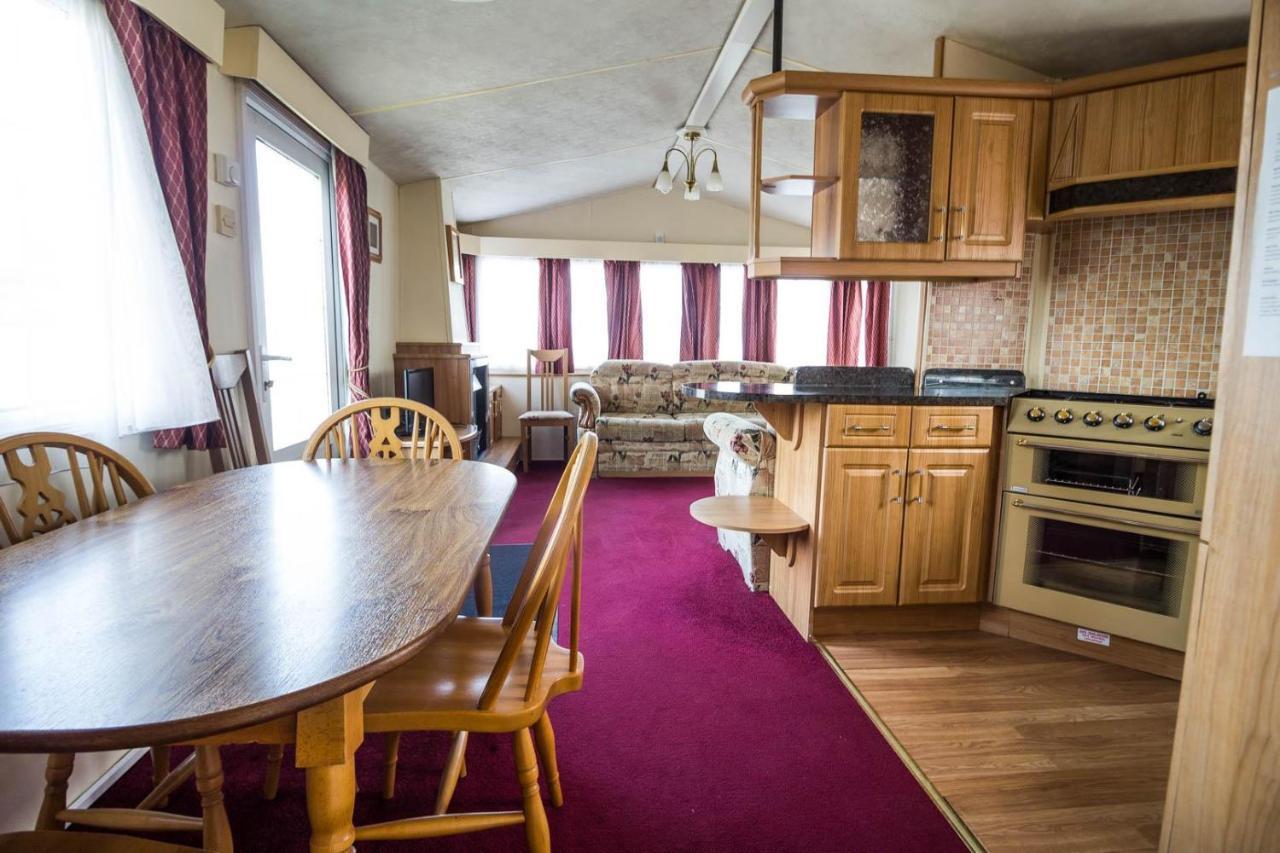 6 Berth Pet Friendly Caravan In By The Ref 13001l *