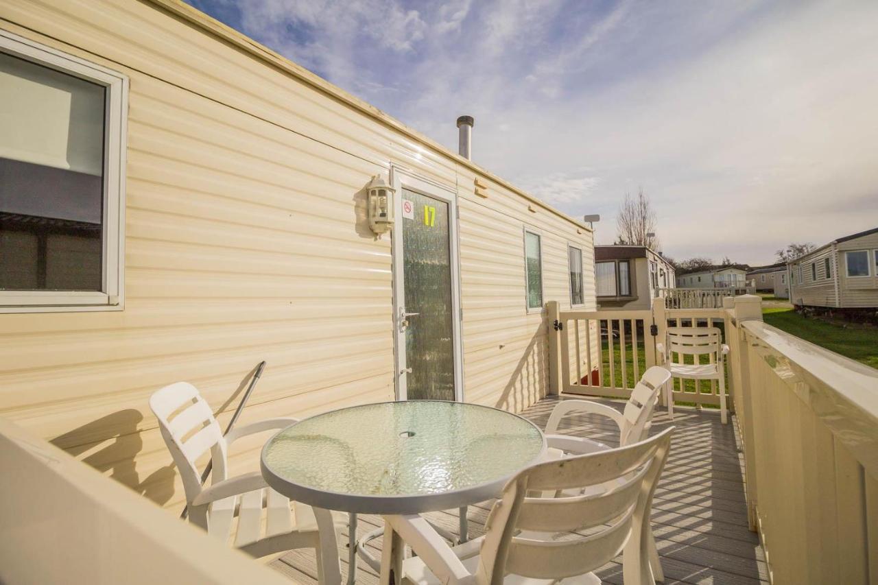 Campsite Lovely Caravan With Decking At Manor Park Nearby Beach Ref 23017t