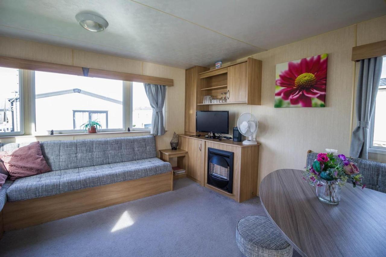 Lovely Caravan With Decking At Manor Park Nearby Beach Ref 23017t Campsite *