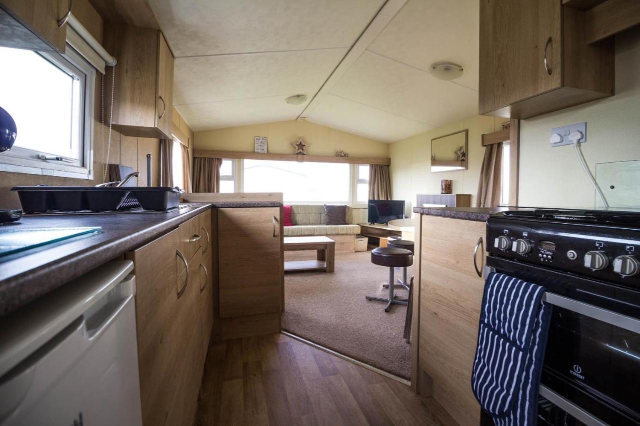 Lovely 8 Berth Caravan At A Brilliant Holiday Park, Manor Park Ref 23023t Campsite *