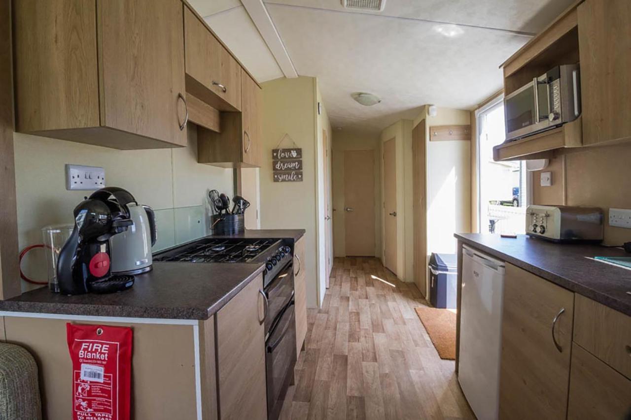 Campsite Lovely 8 Berth Caravan At A Brilliant Holiday Park, Manor Park Ref 23023t *