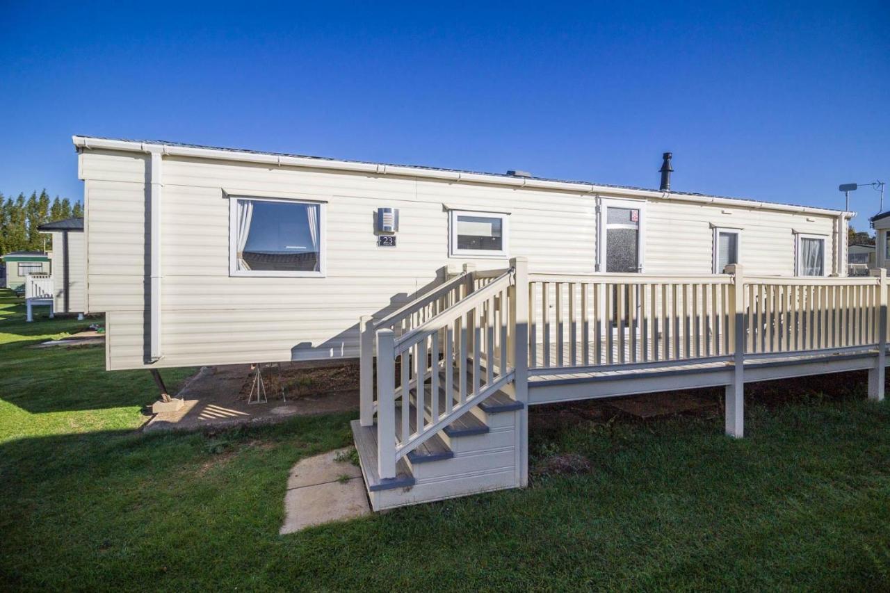 Lovely 8 Berth Caravan At A Brilliant Holiday Park, Manor Park Ref 23023t Campsite Hunstanton