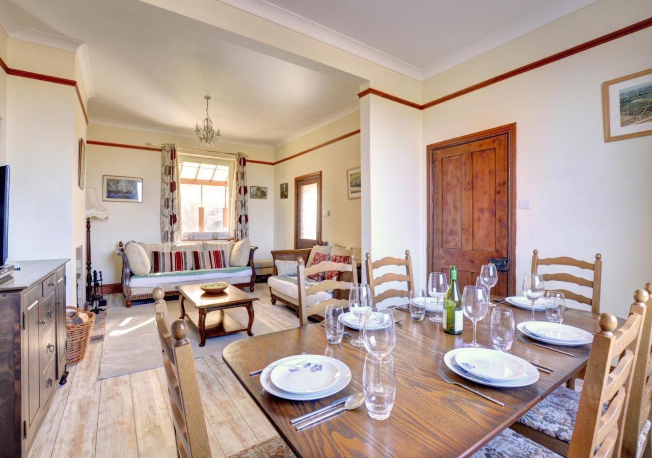 7 Lighthouse Close *