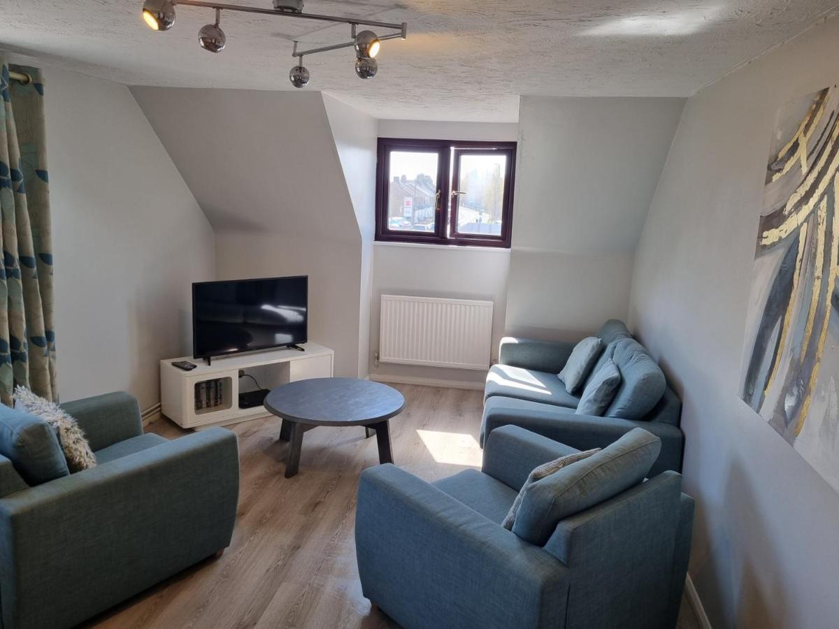 Apartment Spacious Family Friendly Apartment- 100m From With Seaviews!