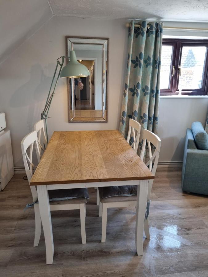 Spacious Family Friendly Apartment- 100m From With Seaviews!