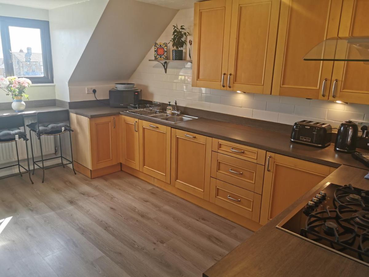 Spacious Family Friendly Apartment- 100m From With Seaviews!