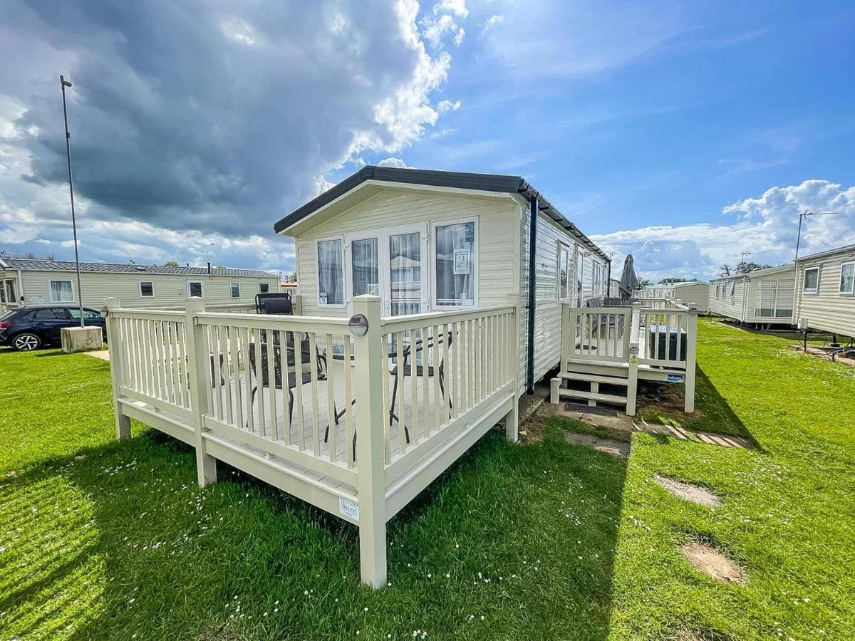 Lovely Caravan Nearby The Beach In Hunstanton, Norfolk Ref 23071c Campsite *