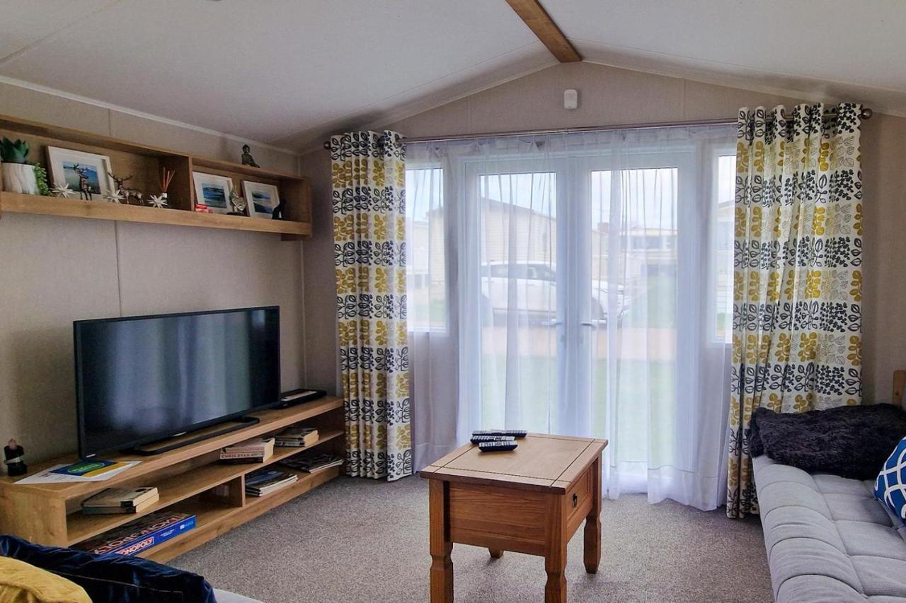 Campsite Lovely Caravan Nearby The Beach In Hunstanton, Norfolk Ref 23071c *
