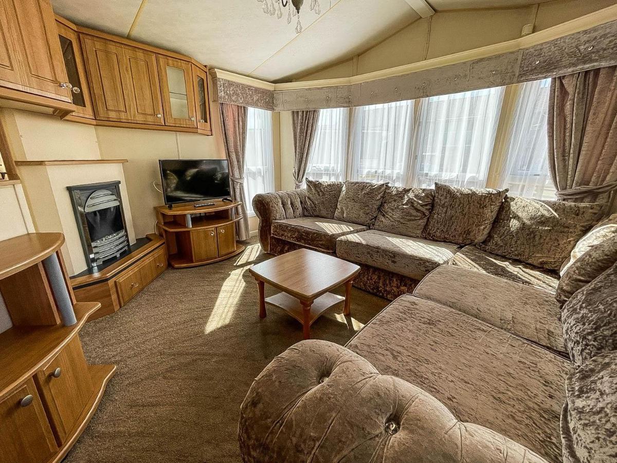 6 Berth Caravan Nearby Front In Norfolk Ref 13019l Hunstanton
