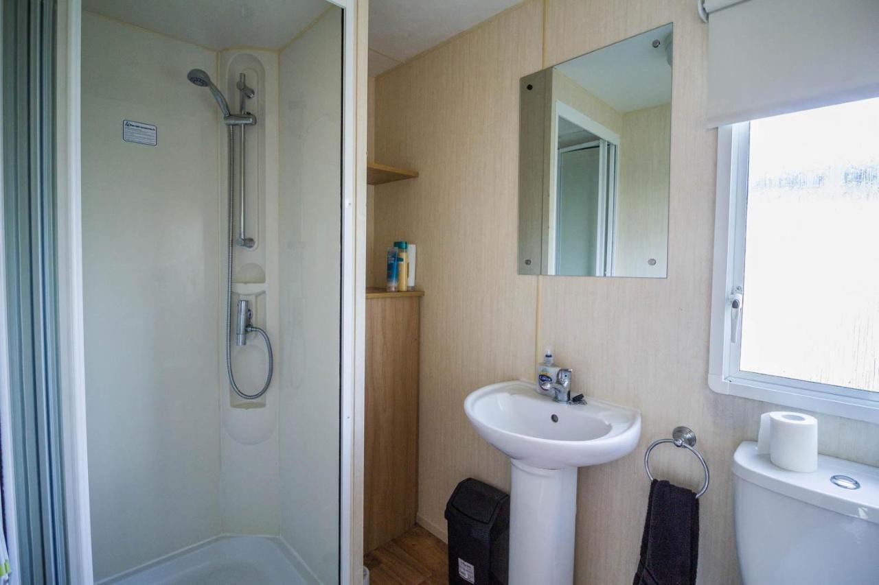 Lovely Caravan With Decking At Manor Park Nearby Beach Ref 23017t Campsite *