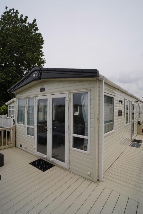 Stunning Heacham Sunset Pets Go Free Linen Included