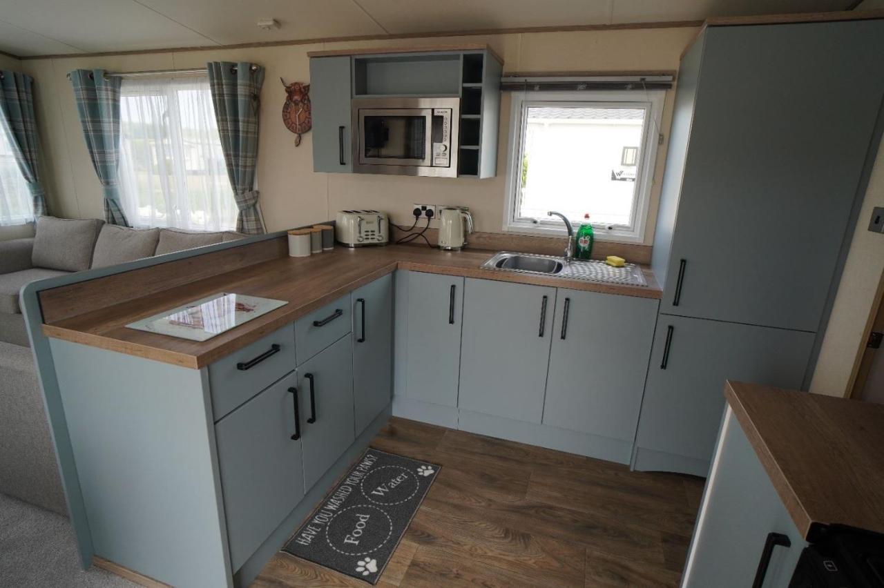 Stunning Heacham Sunset Pets Go Free Linen Included