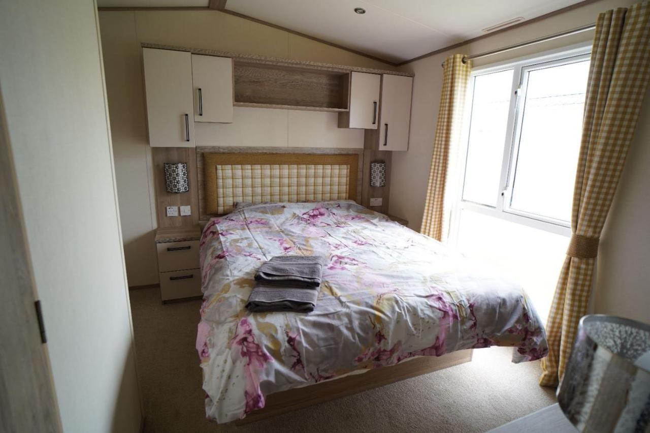 Stunning Heacham Sunset Pets Go Free Linen Included