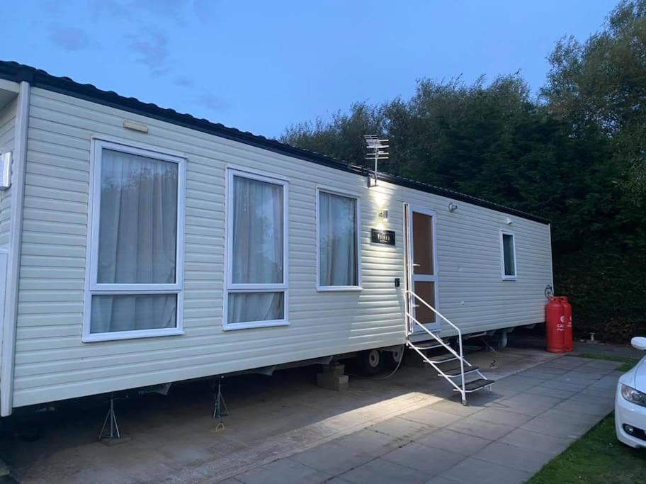 Modern 6 Berth Static Caravan, Holiday home