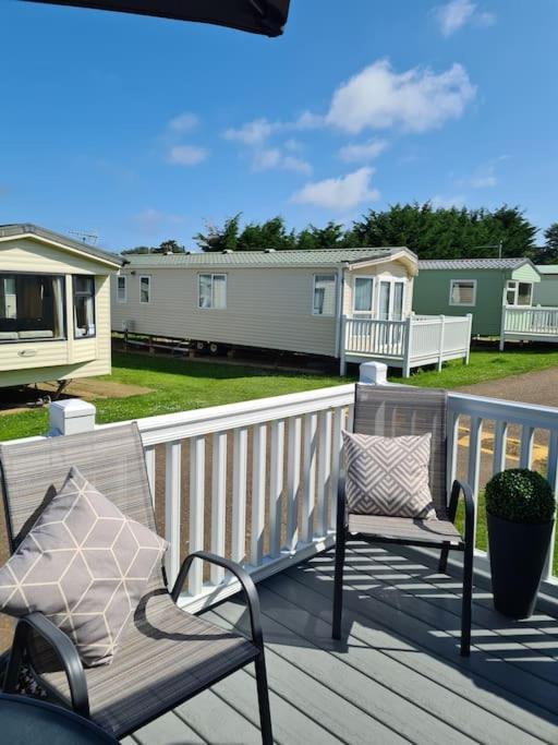 Modern 6 Berth Static Caravan, *