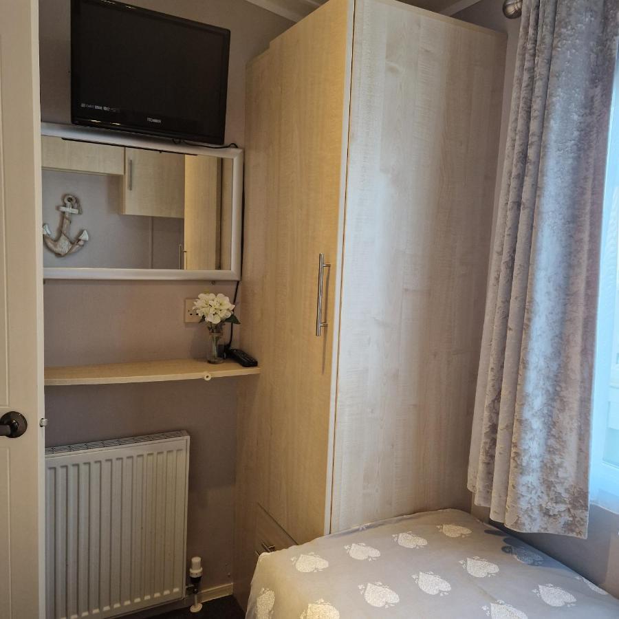 Modern 6 Berth Static Caravan, *